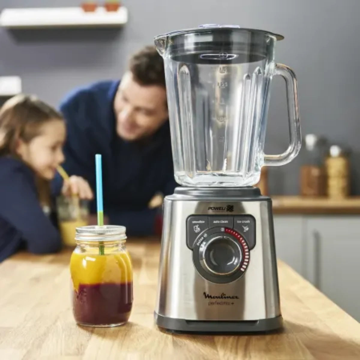 Moulinex Perfect Mix high speed blender with 2 liter glass jar and 6 stainless steel blades.