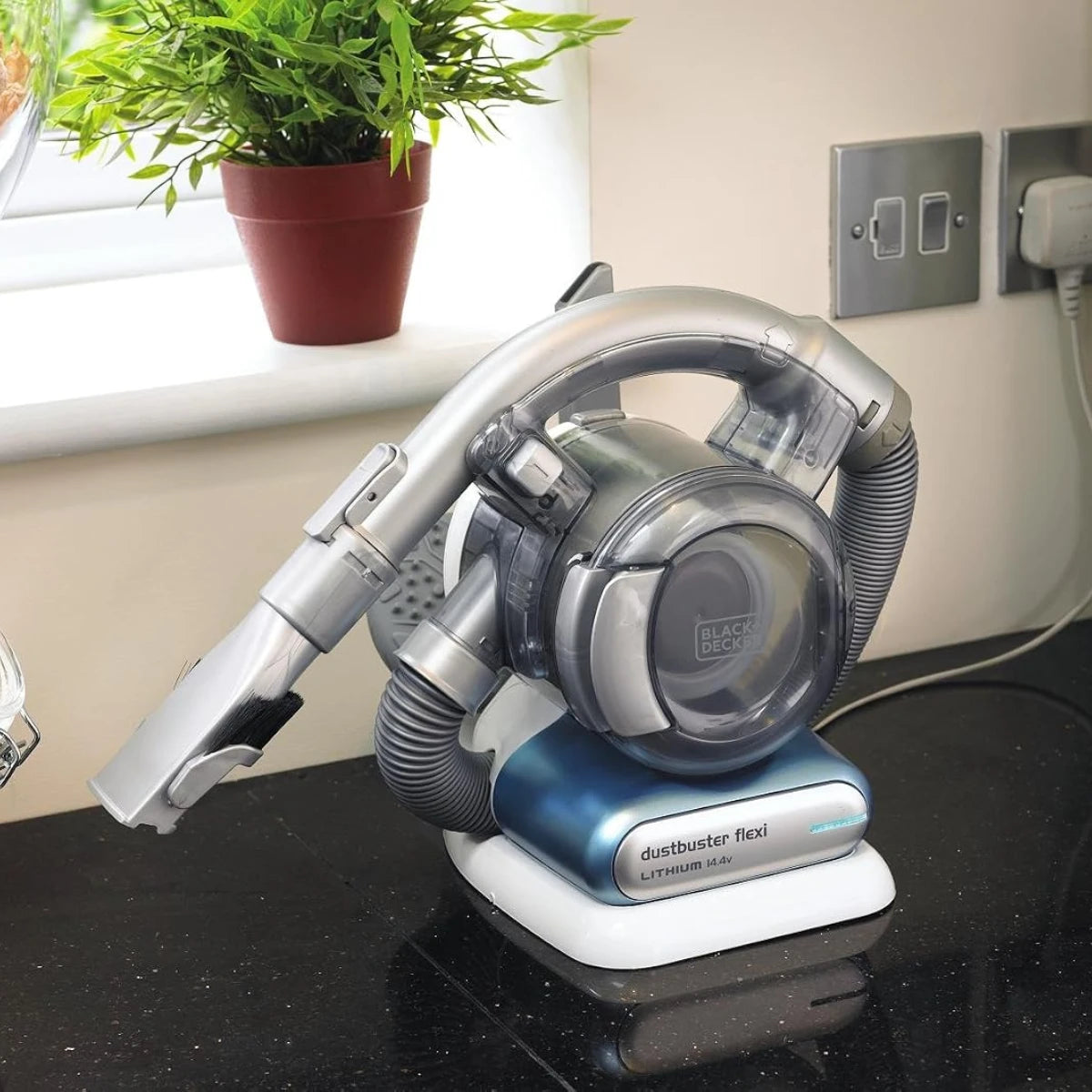 Black & Decker 14.4V Cordless Dustbuster Flexi Hand Vacuum Cleaner with Pet Tool PD1420LP-GB