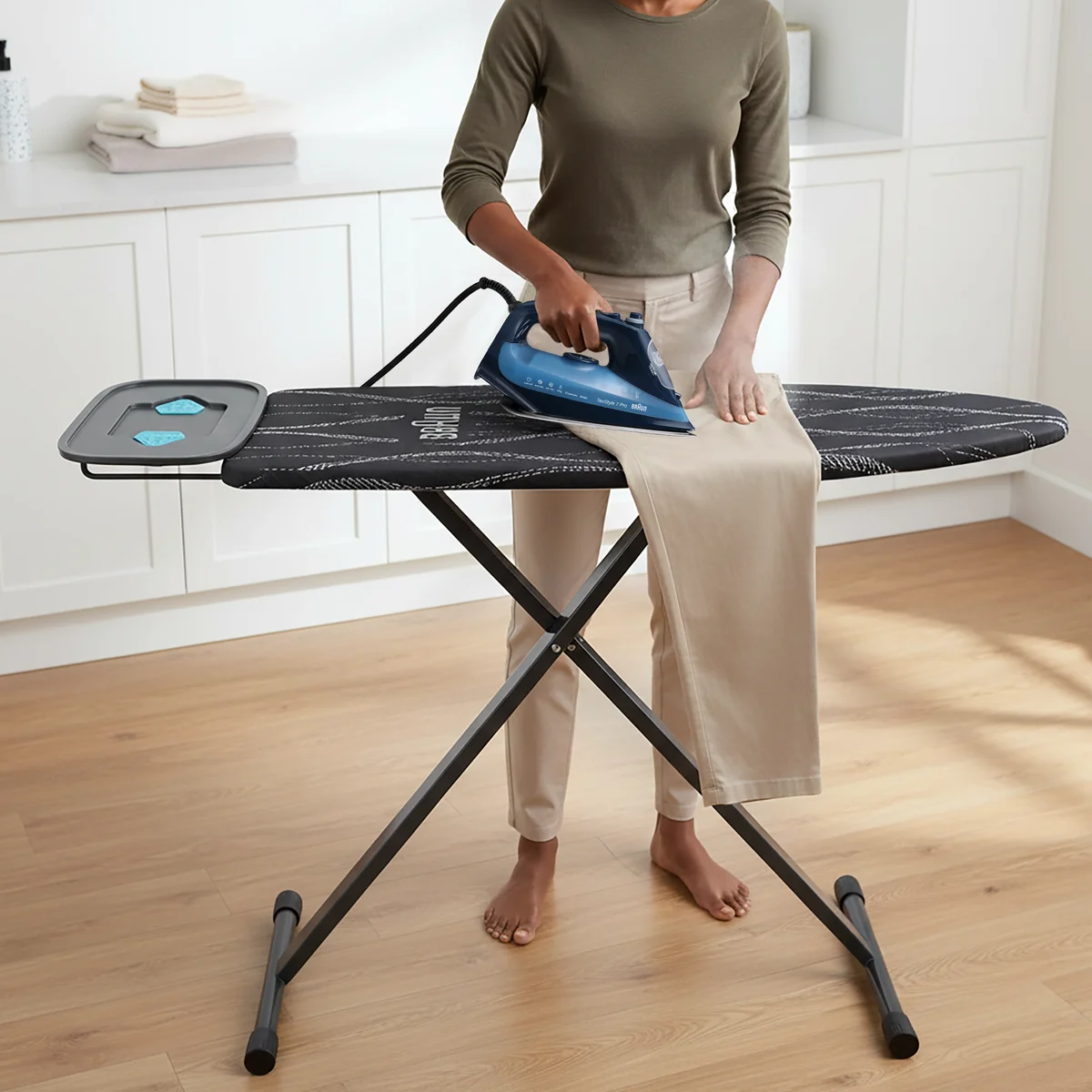 Braun Carestyle 3 Pro Steam Generator Iron + Ironing Board(45 x135 cm)