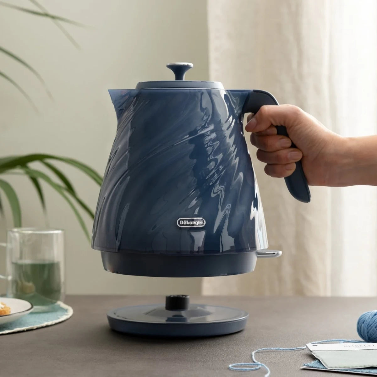 Delonghi Ballerina Seta 1.7L Electric Kettle