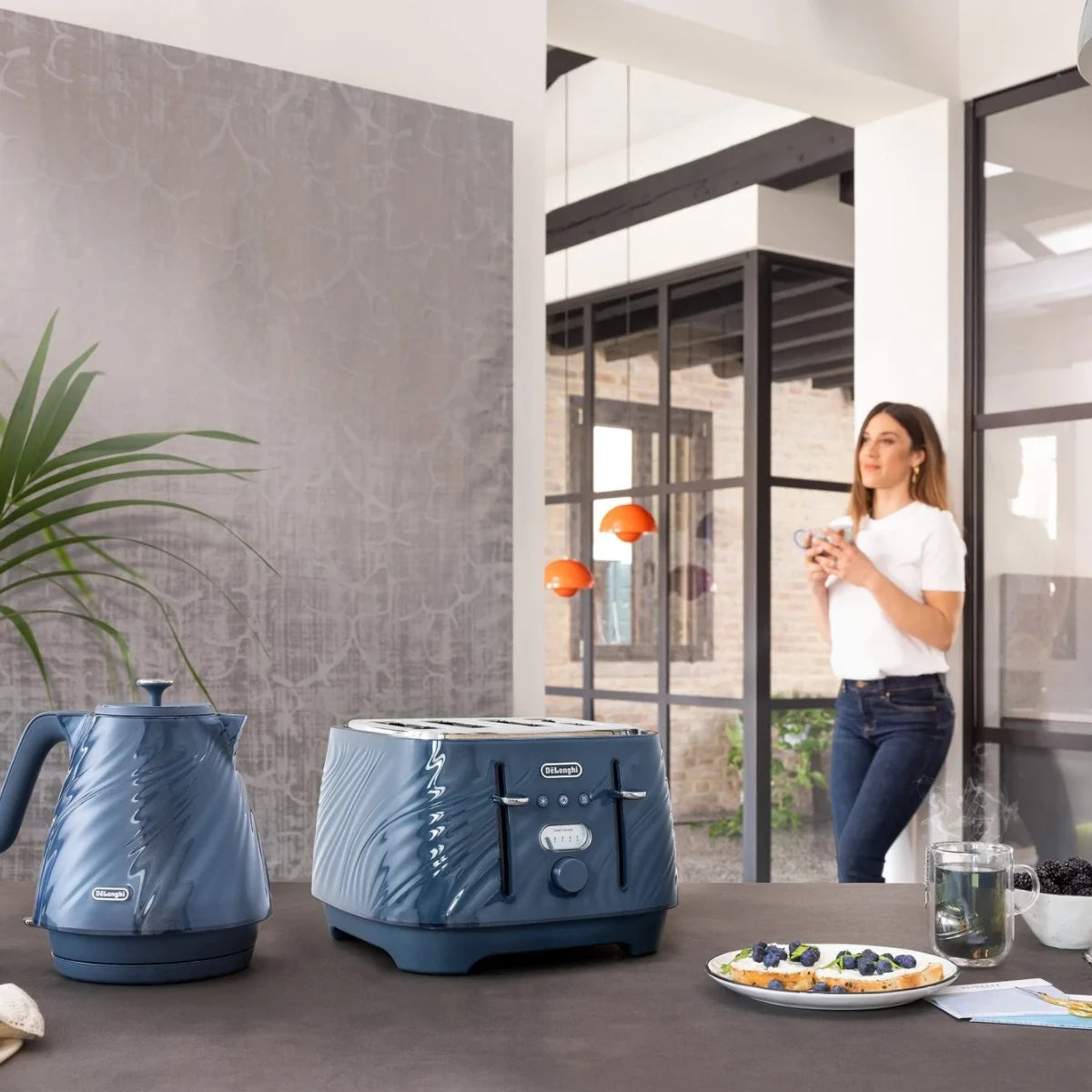 Delonghi Ballerina Seta 1.7L Electric Kettle