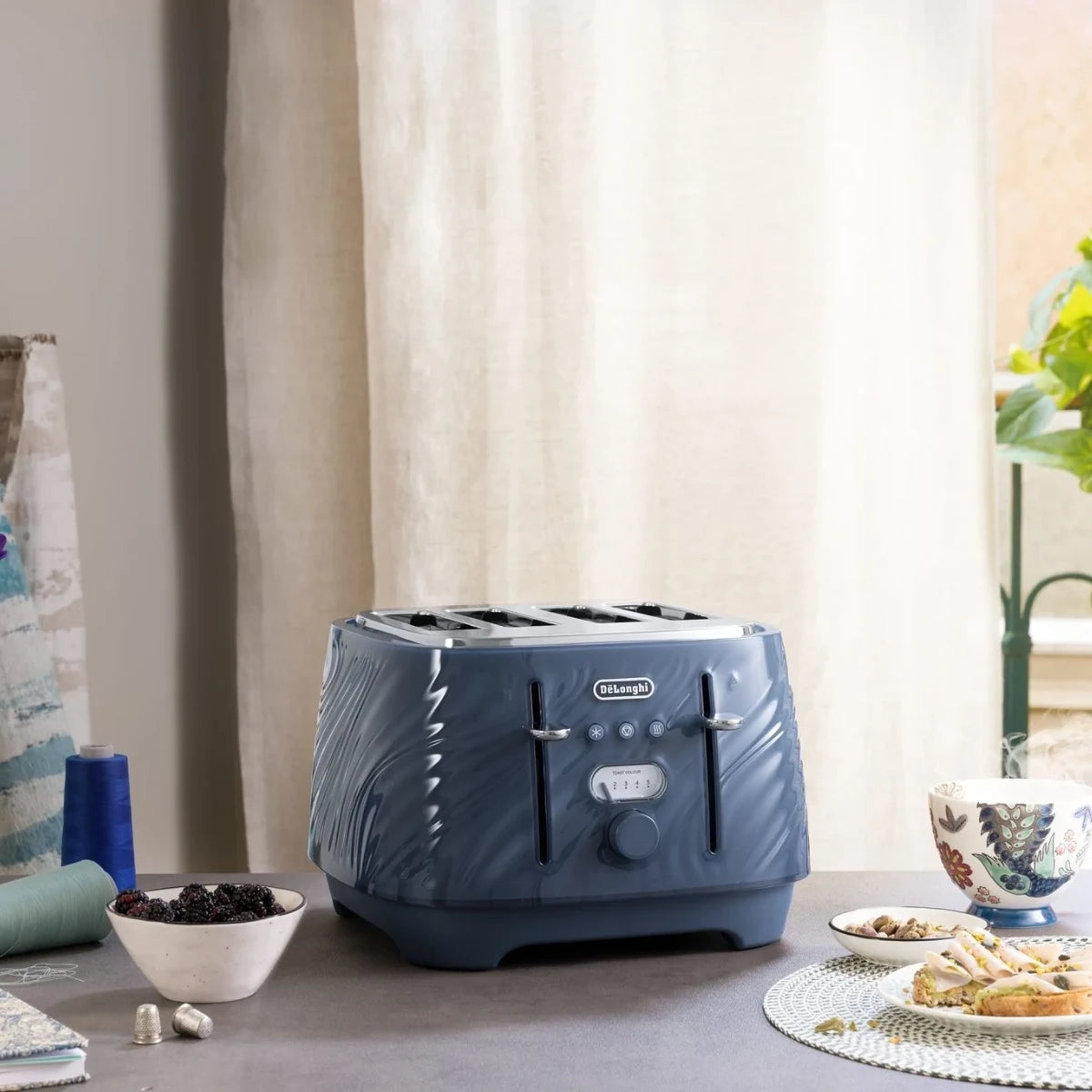 Delonghi Ballerina Seta 4 Slice Toaster