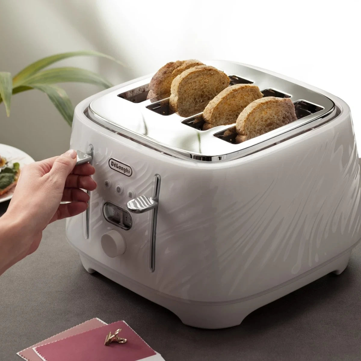 Delonghi Ballerina Seta 4 Slice Toaster