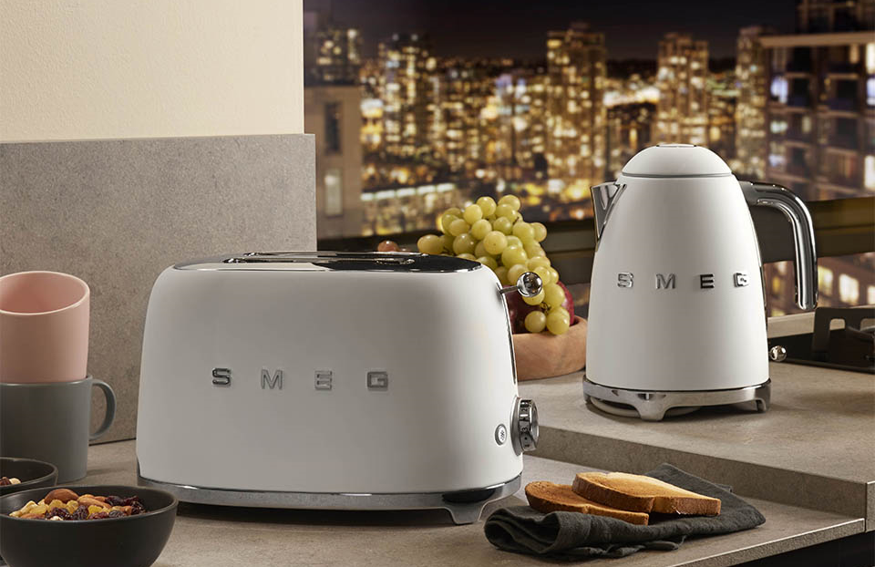 Smeg toaster and kettle